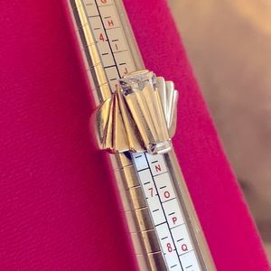 Women sterling silver ring in a size 5 - 5 1/2